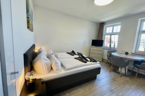 Borkum Ferienhaus Altes Offiziershaus - Wohnung 3 - schlaf wohnraum (1)