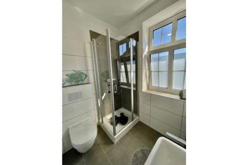 Borkum Ferienhaus Altes Offiziershaus - Wohnung 3 - badezimmer mit dusche