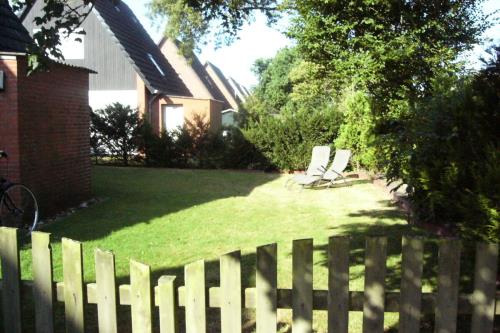Borkum Ferienhaus Ferienhäuser Herrlich - Herrlich 29 - garten im spaetsommer