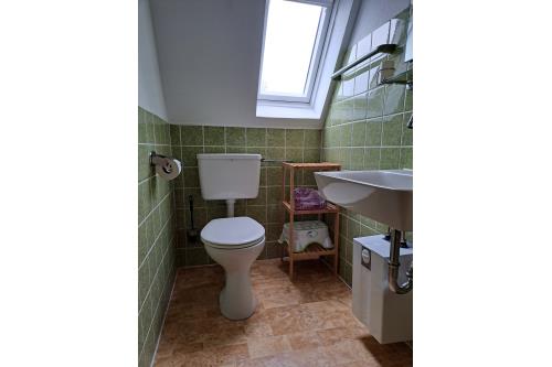 Borkum Ferienhaus Ferienhäuser Herrlich - Herrlich 31 - Toilette, 1  OG