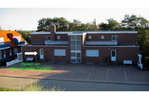 Borkum Ferienwohnung am Südstrand - Parkplatz vor dem sep. Eingang