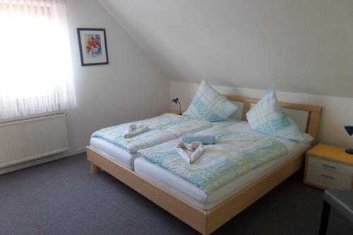 Borkum Ferienwohnung Haus Lübbers - Schlafzimmer 1 (Bett 200x200cm)