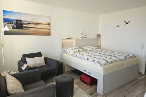 Borkum Ferienwohnung Morgensonne - Bett mit Koffergarage