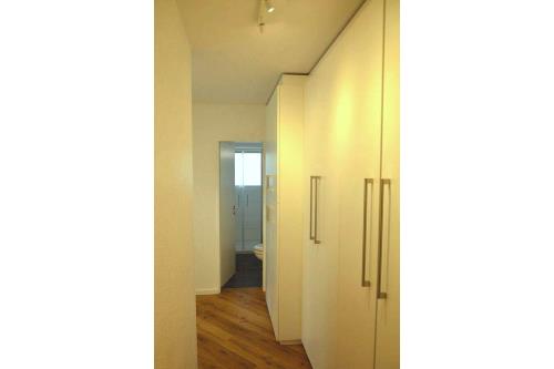 Borkum Ferienwohnung Rathausblick - Flur Richtung Bad