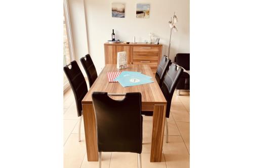 Borkum Ferienwohnung Schiffskoje**** - Wohnzimmer Essecke