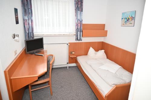 Borkum Hotel Haus Passat - Familienzimmer 18 UG - Angrenzendes Zimmer mit Einzelbett