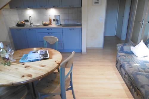 Langeoog Ferienwohnung Appartementhaus Birkenhof - A/201 - App A Essbereich & Küchenzeile