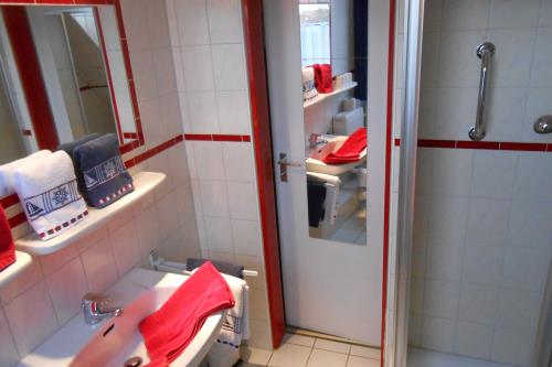 Langeoog Ferienwohnung Appartementhaus Buddelei  - 10/110 - App 10 Bad hell und freundlich