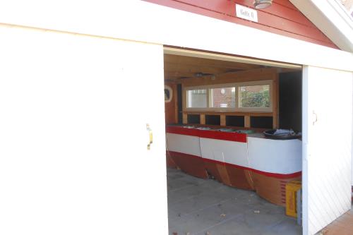 Langeoog Ferienwohnung Appartementhaus Buddelei  -  Entsorgungsschiff in der neuen Halle A