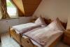 Langeoog Ferienhaus Haus Bornefeld - Schlafzimmer Doppelbett und Kinderbett