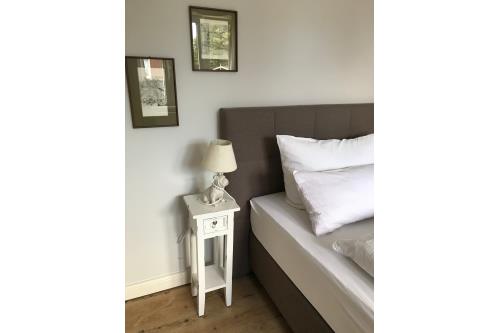 Langeoog Ferienwohnung De Fischer un sien Froo - Blumental - Schlafzimmer 1 mit Doppelbett