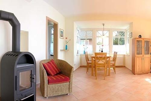 Langeoog Ferienwohnung De Veermaster - Wohnzimmer/Essbereich