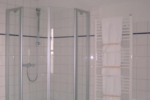 Langeoog Ferienhaus Der Sanddornhof - 1 - Badezimmer in der 1. Etage