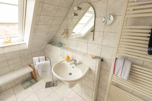 Langeoog Ferienwohnung Ferienhaus Sülvern Wind - L 01 - Badezimmer