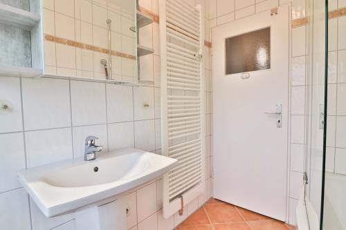 Langeoog Vermietung am Meer – Ferienwohnung Salini - Bad