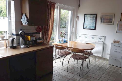 Langeoog Ferienwohnung Lütje Oog (links) - Küche und Ess-Bereich