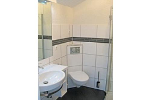 Langeoog Ferienwohnung Lachmöwe inkl. Saisonstrandkorb - Helles Duschbad