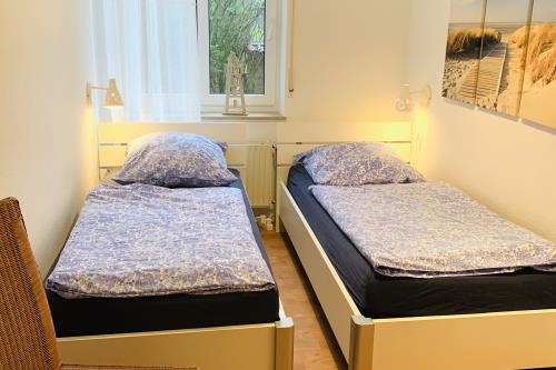 Langeoog Ferienwohnungen Fritz-Reuter-Straße - Parterre - Schlafzimmer 1 mit 2 Einzelbetten