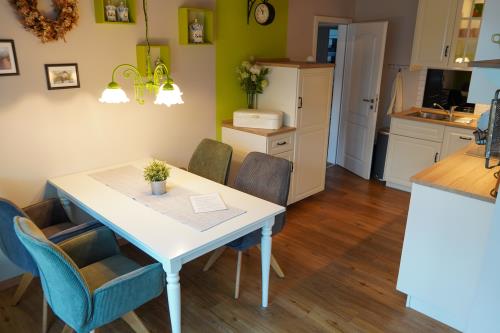 Langeoog Ferienwohnung Haus Dinkla - Wohnung unten - Esstisch in der Küche
