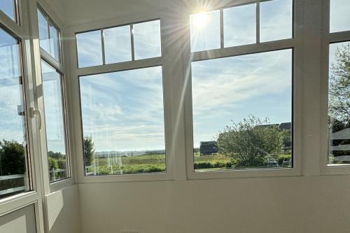 Langeoog Ferienwohnung Polderhus - 1 - Blick aus dem Esszimmer Richtung Osten