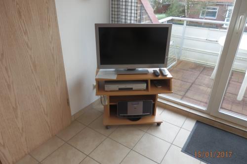 Langeoog Ferienwohnung Fewo H. u. U. Lotze - Fewo Lotze - Fernseher, DVD-Player, Radio und CD