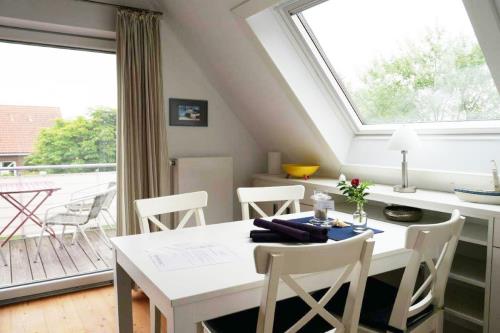 Langeoog Ferienwohnung Freesenhus - Klüver - Wohn-Eßzimmer-1