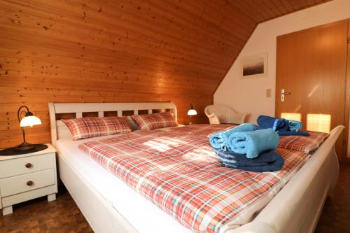 Langeoog Ferienwohnung Vermietung am Meer – Haus Killewipps - Killewipps OG - Schlafzimmer