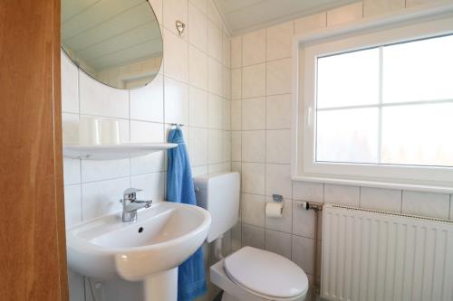 Langeoog Ferienwohnung Vermietung am Meer – Haus Killewipps - Killewipps OG - Badezimmer