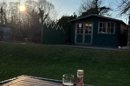 Langeoog Ferienwohnung Haus Apollonia - Prost im Garten