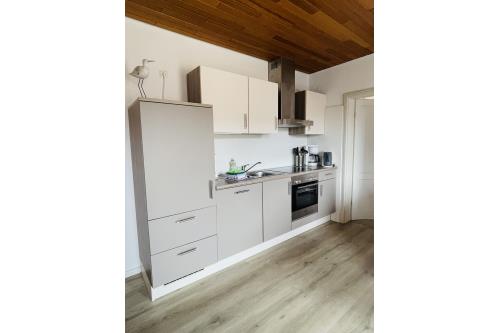Langeoog Ferienwohnung Haus Dünenrose-Sanddornweg - Dünenrose2 - Küche 2 3