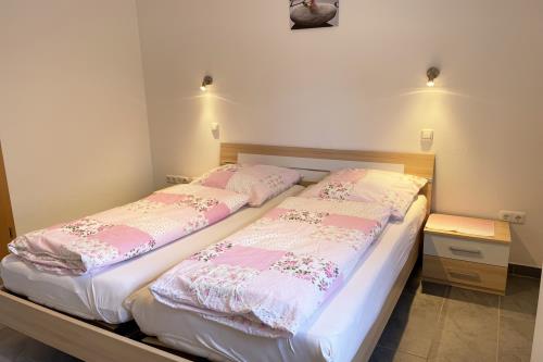 Langeoog Ferienwohnung Haus Krasniqi - 3 - Schlafzimmer 1