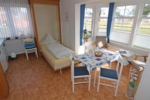 Langeoog Ferienwohnung Haus Numrich - Whg. 5 - Wohn- und Schlafbereich (Schrankbetten)