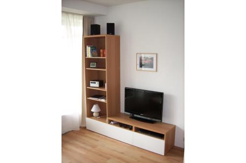 Langeoog Ferienwohnung Haus Rasmus, Appartement 6 - TV- und Radioschrank