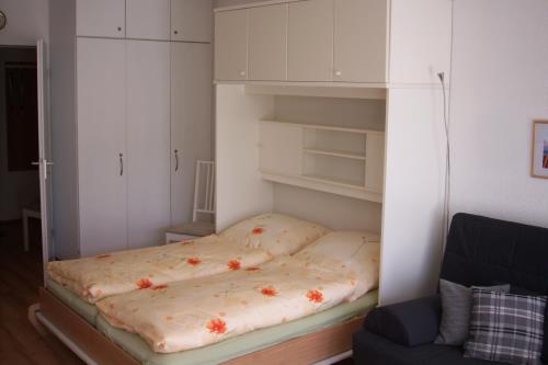 Langeoog Ferienwohnung Haus Rasmus, Appartement 6 - Schrankbett (Liegefläche je 192x80 cm^2)