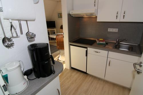 Langeoog Ferienwohnung Haus Seeschwalbe - 6 - Küchenzeile