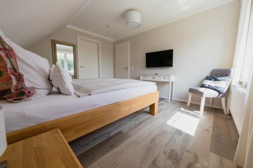 Langeoog Ferienhaus Inselzauber Langeoog FH***** - Schlafzimmer 1 mit Ankleideraum