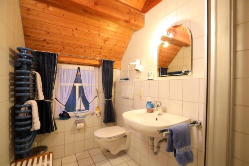 Langeoog Ferienwohnung Insulanerhaus Lüttje Pad 1 Solten Wind  - H 03 - Badezimmer