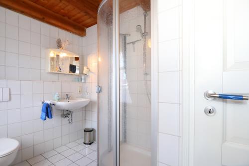 Langeoog Ferienwohnung Insulanerhaus Lüttje Pad 1 Solten Wind  - M 02 - Badezimmer