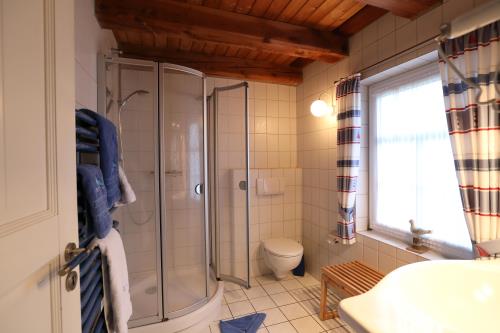 Langeoog Ferienwohnung Insulanerhaus Lüttje Pad 1 Solten Wind  - V 01 - Badezimmer