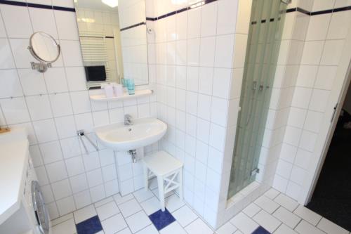 Langeoog Ferienhaus Karkpolder Residenz Haus 3 - Badezimmer mit Dusche