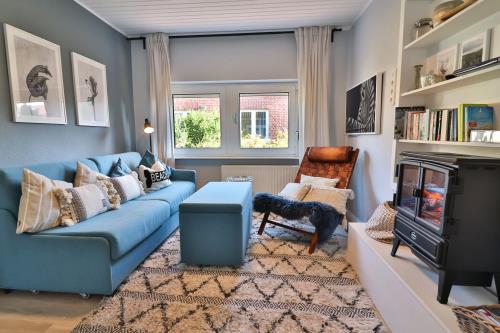 Langeoog Ferienwohnung Vermietung am Meer – Langeooger Viermaster - Blaues Segel - Wohnzimmer
