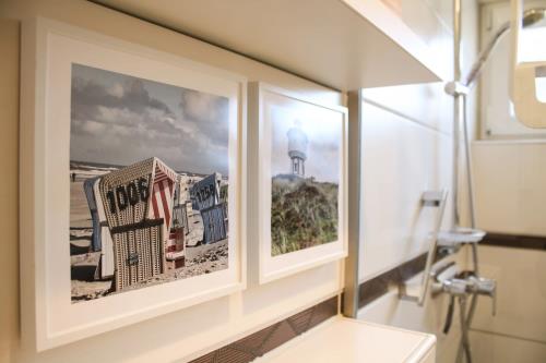 Langeoog Ferienwohnung Vermietung am Meer – Langeooger Viermaster - Blaues Segel - Deko