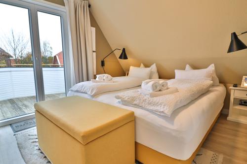 Langeoog Ferienwohnung Vermietung am Meer – Langeooger Viermaster - Gelbes Segel - Schlafzimmer