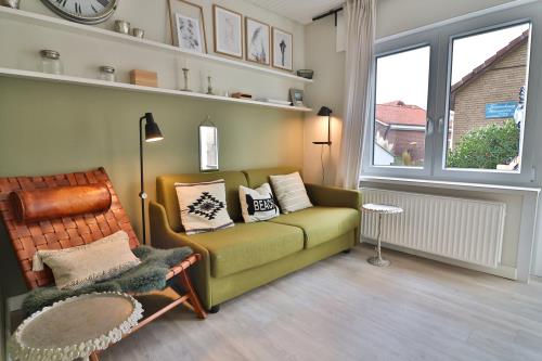 Langeoog Ferienwohnung Vermietung am Meer – Langeooger Viermaster - Grünes Segel - Wohnzimmer
