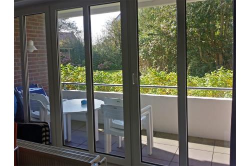 Langeoog Ferienwohnung Langeooger Jahreszeiten - Studio: Blick zu Balkon und Garten
