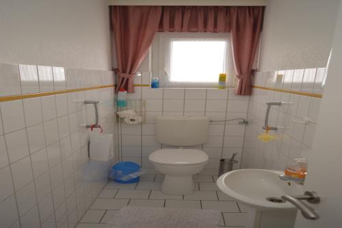 Langeoog Pension Haus Anneliese - 6 - WC gegenüber vom Zimmer
