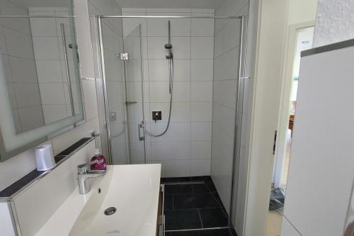 Langeoog Ferienhaus Residenz Inseltraum (Doppelhaushälfte) - Bad EG mit großer ebenerd. Dusche
