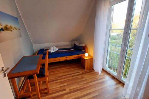 Langeoog Ferienhaus Residenz Inseltraum (Doppelhaushälfte) - helles Einzelzimmer OG mit TV und DVD