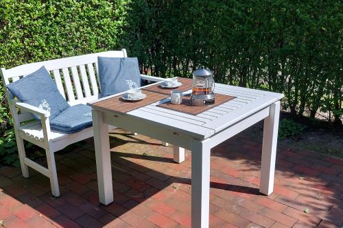 Langeoog Ferienhaus Residenz Inseltraum (Doppelhaushälfte) - geschützter Sitzplatz im Osten