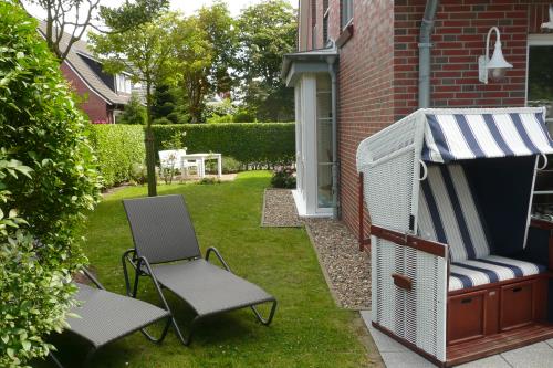 Langeoog Ferienhaus Residenz Inseltraum (Doppelhaushälfte) - Blick durch den geschützten Garten